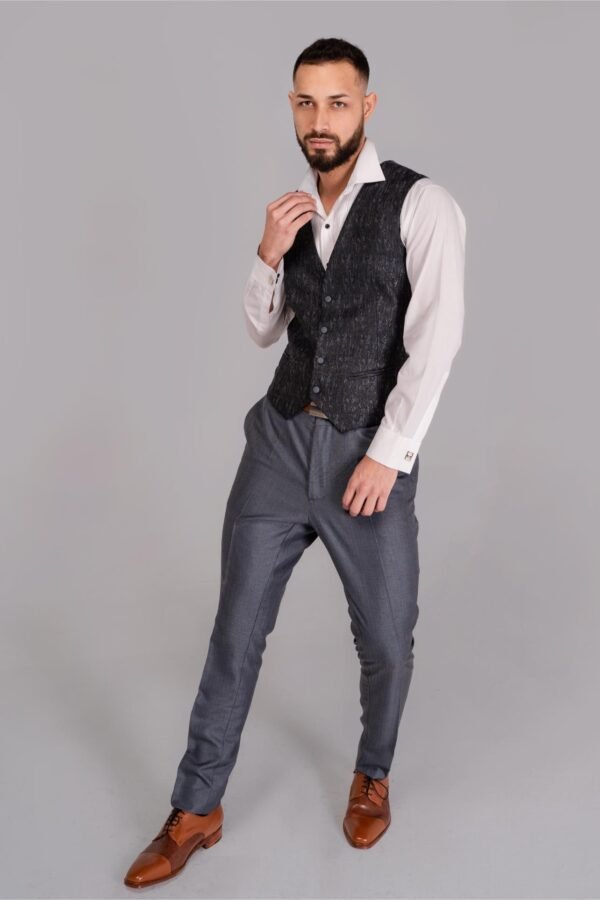Traje Gris con Chaleco Negro - Imagen 4