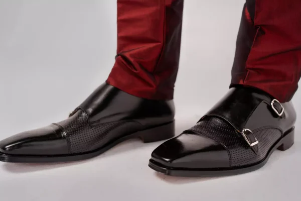 Zapatos de vestir negros con hebilla